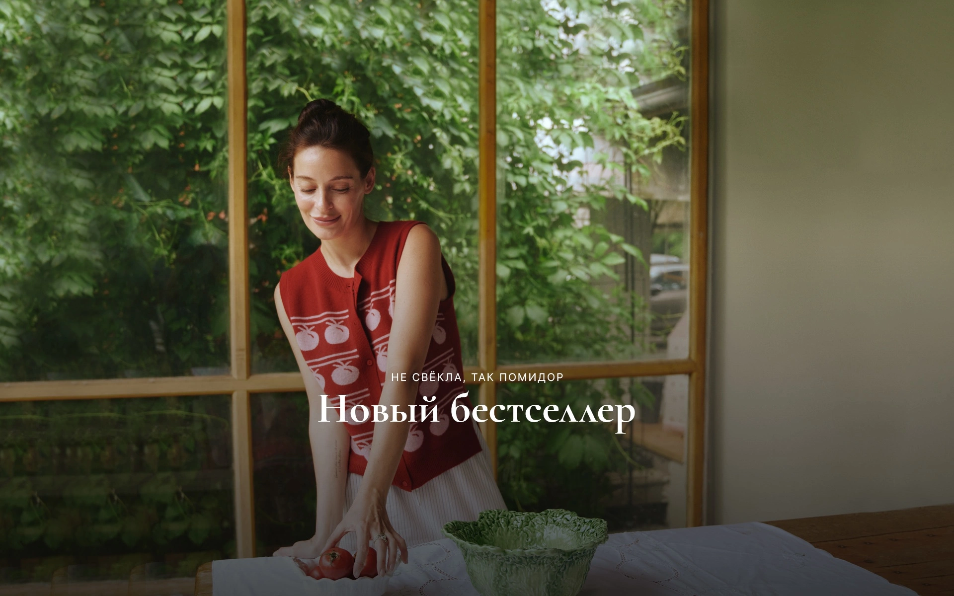 Готовый образ с платьем и жакетом на городской улице